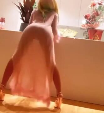 Katja Krasavice livestream twerking in kitchen !!!
