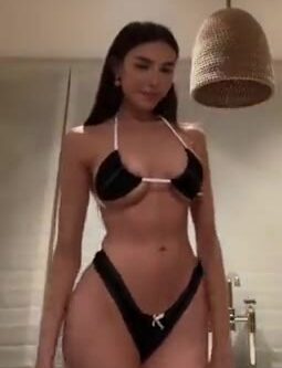 Madison Beer – Body very sexy/New video!