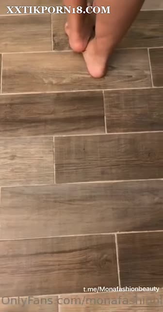 Mona Fashion No Panties Show Off Big Ass – Video Hot