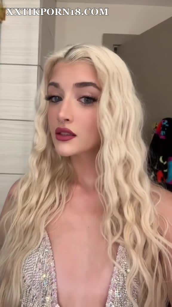 Sami sheen Love To Show Off Hot Body in Sexy Lingerie