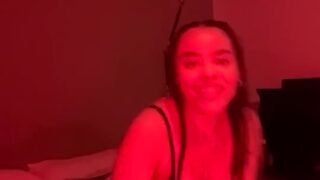 Angelaincollege onlyfans leak – No panties show off juice ass