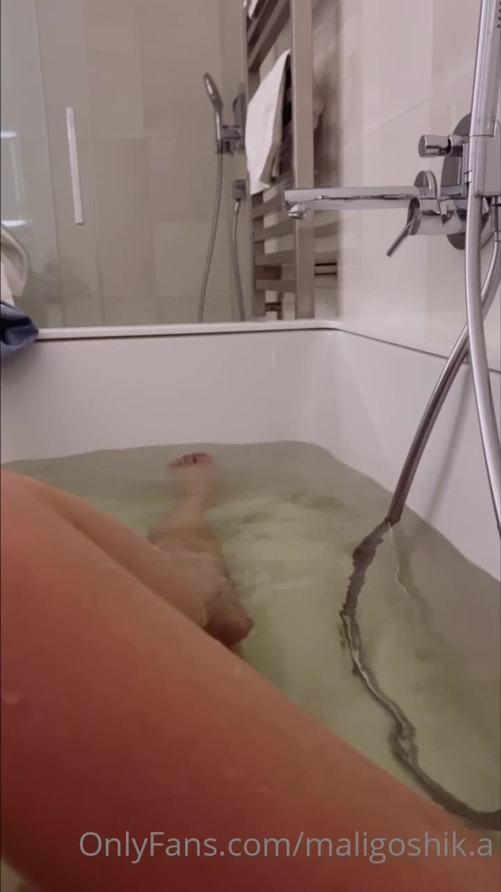 Anna Malygon onlyfans leak – Nude shower in bathtub