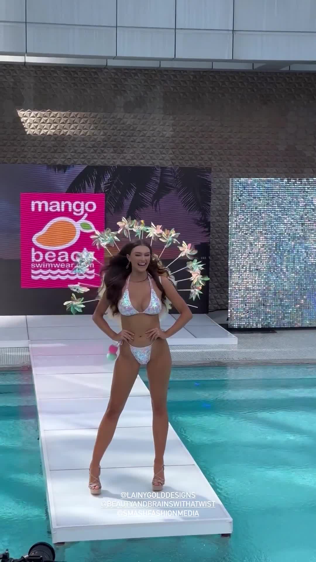 Rachel Pizzolato Show off erotic body on liveshow