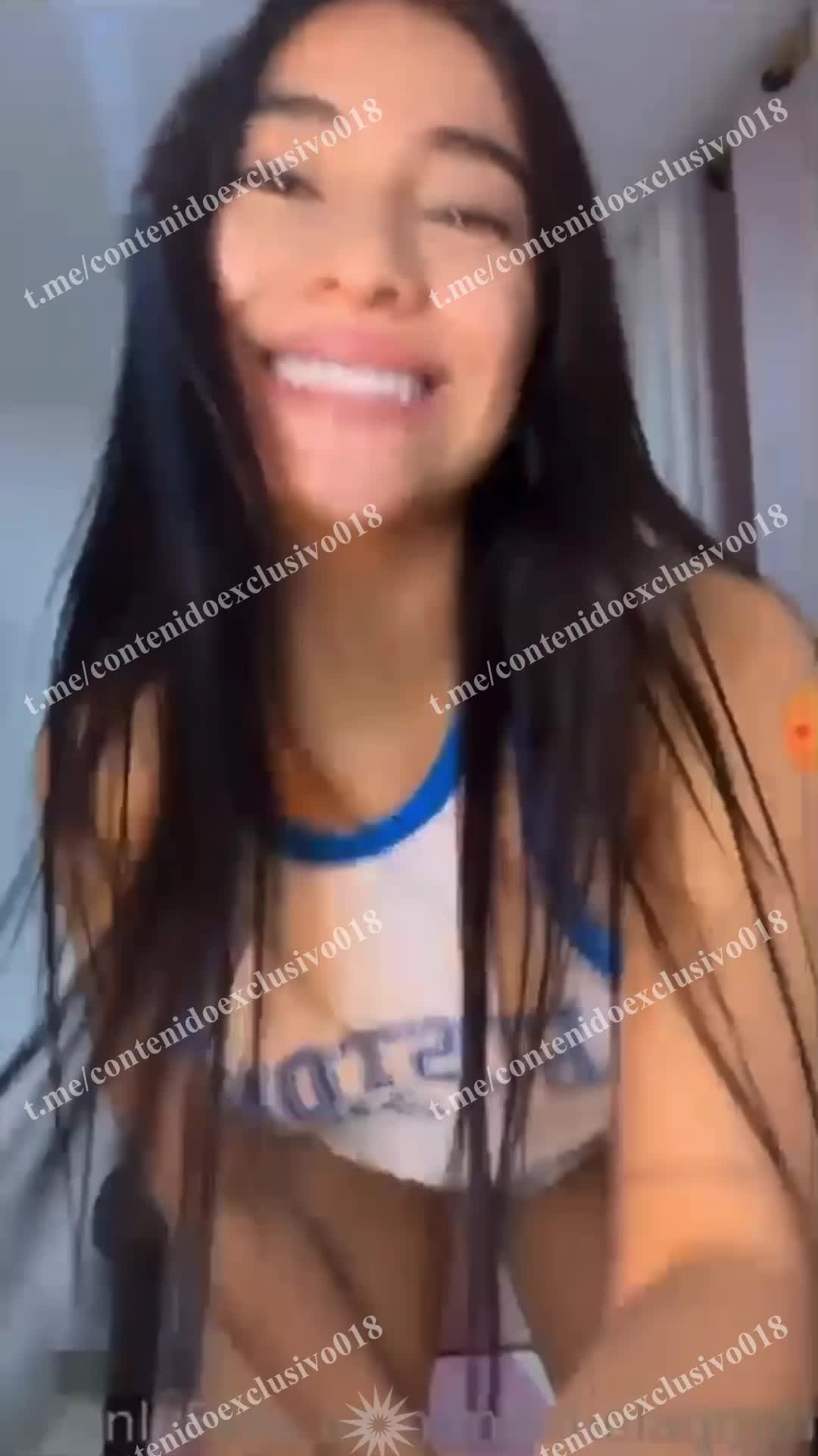 ManuelaQmm onlyfans leak – Off Bra show Erotic dance