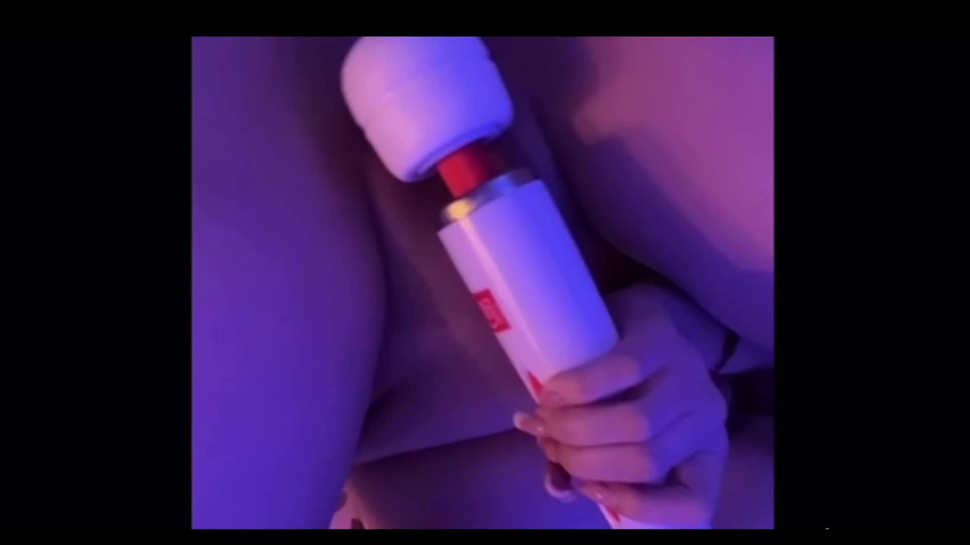 Breckie Hill onlyfans leak  new video – Pussy Rubbing with a Vibrator very lewd