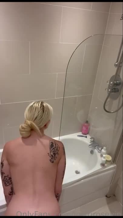 lowri rose Onlyfans leaked – Fully naked shower in bath