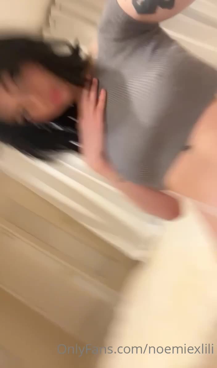 Noemie Lili onlyfans leaked – Selfie show off Erotic body