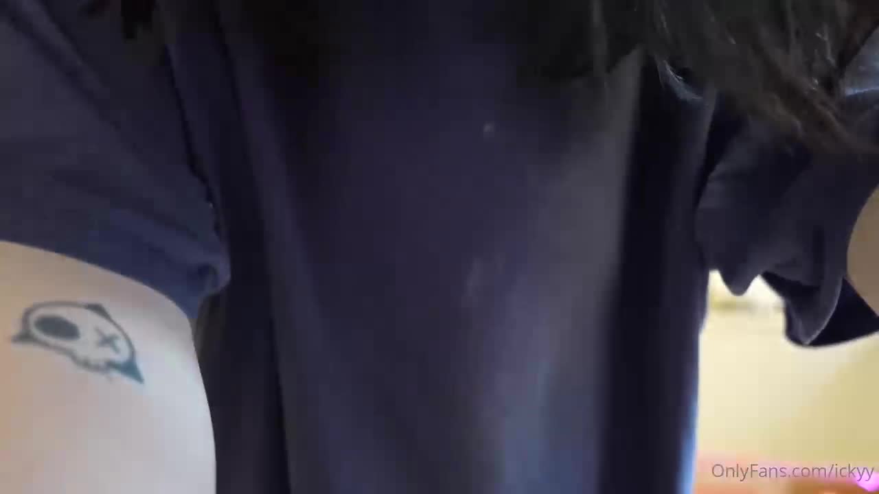 F1nn5ter leaked OF – Femboy handjob his cock on stream / ft ickyy