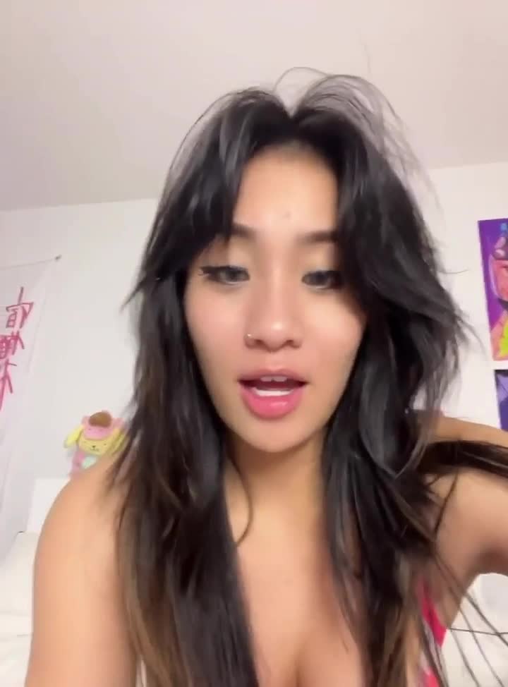 kittynobi onlyfans leak – Selfie show off gorgeous boobs