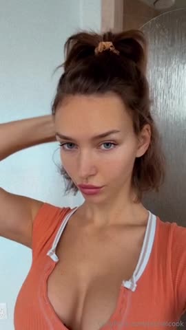 Rachel Cook – Close Up Stripping