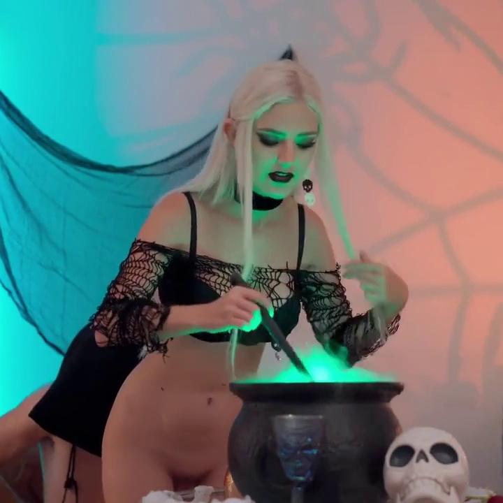 Eva Elfie Halloween Witch Cosplay Sex Video Leaked