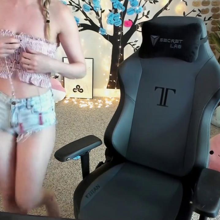 STPeach Booty Shorts Twitch Stream Video