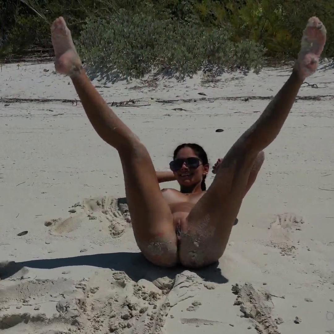 Aspen Rae Nude Twerking On The Beach Video Leaked
