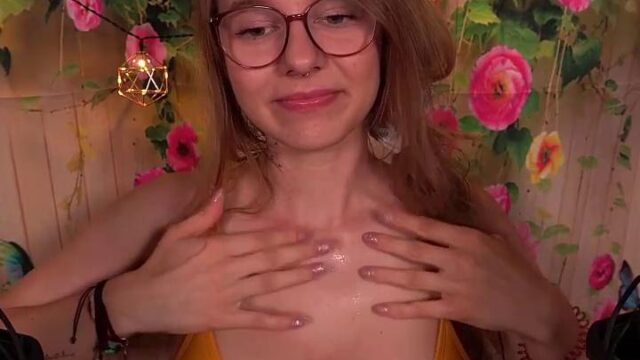 Soph Stardust ASMR Patreon Scratching Video